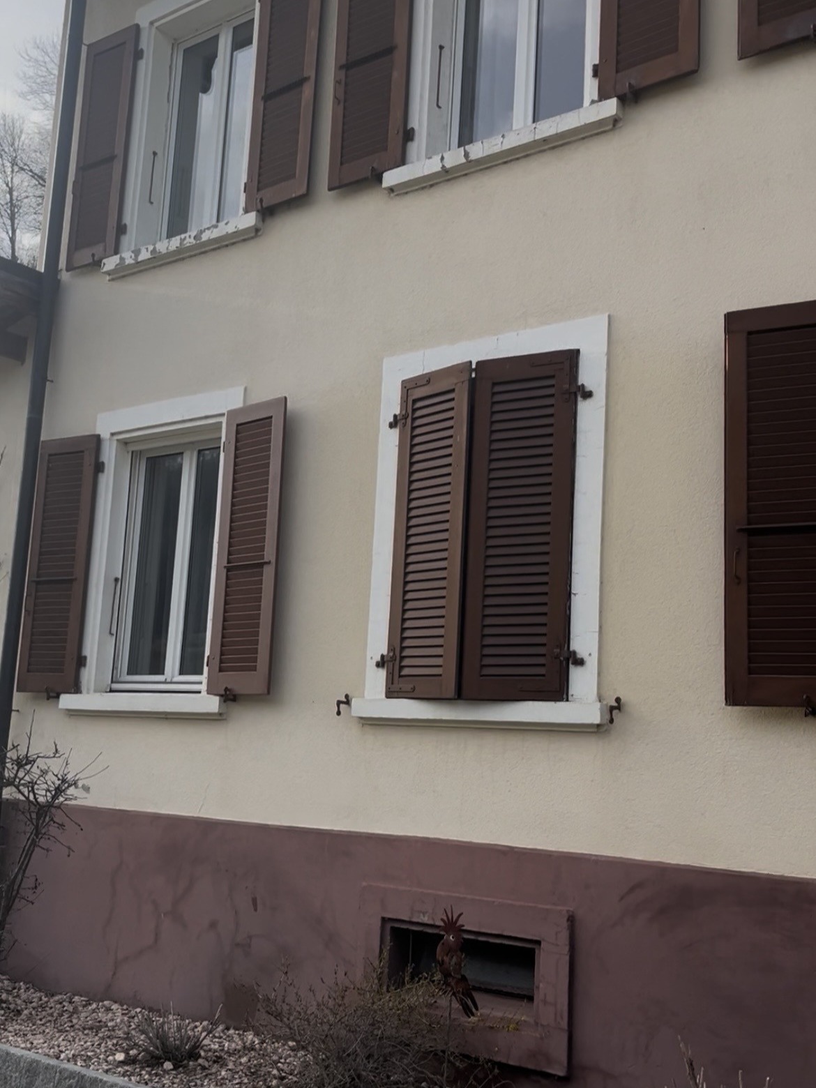 Fassade vor der Erneuerung von RENOFIN GmbH