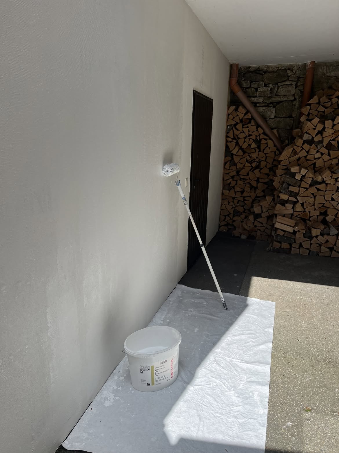 Anstrich einer Aussenwand von RENOFIN GmbH
