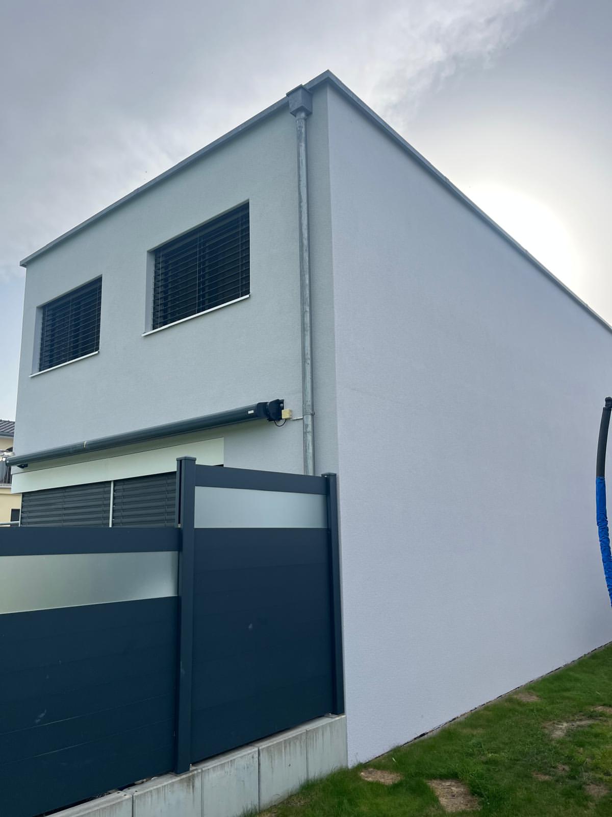 Helle Neubaufassade von RENOFIN GmbH