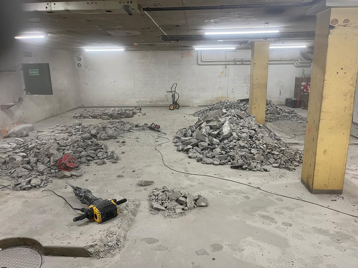 Abbrucharbeiten in der Tiefgarage von RENOFIN GmbH