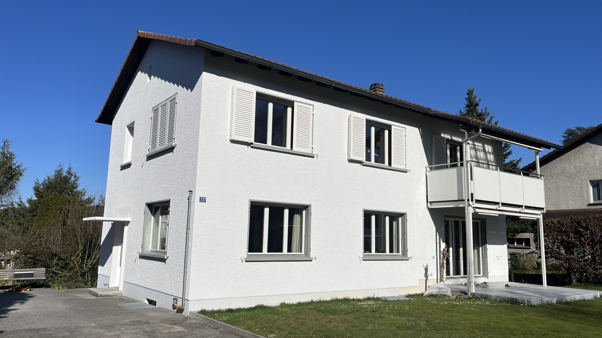 Fertig renoviertes Einfamilienhaus in Weiss
