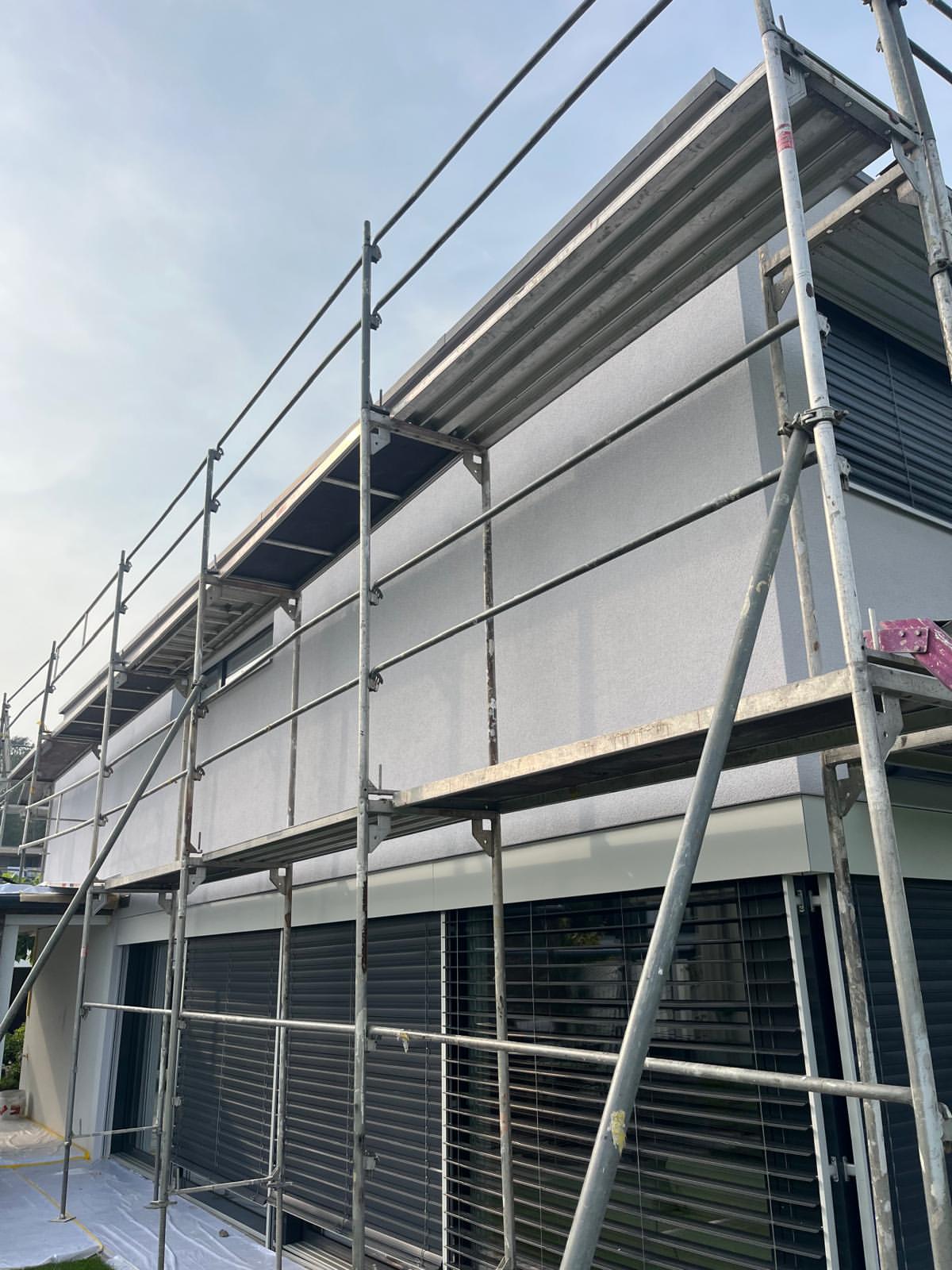 Strukturputz an der Neubaufassade von RENOFIN GmbH